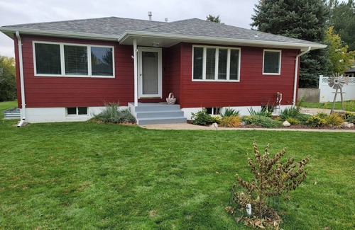 Sidney House | 4 Bedroom House with Nebraska Charm and Large Backyard