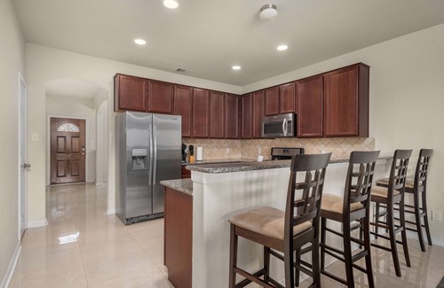 Spring House | 4 bedroom house with theatre! 10 minutes from Six Flags Hurricane Harbor!