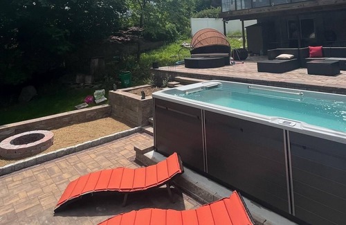 Monroe House | 4 Bedroom Lakefront home retreat with outdoor amenities in the NYC region.