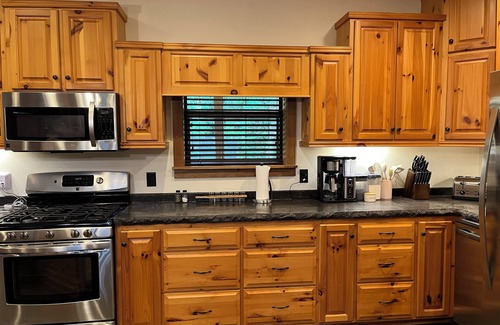 Coffeeville House | 4-bedroom Lakehouse literally a minute to Grenada Lake Salt Water Pool Beautiful