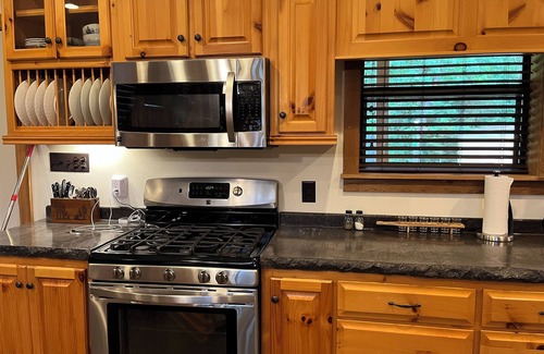 Coffeeville House | 4-bedroom Lakehouse literally a minute to Grenada Lake Salt Water Pool Beautiful