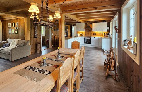Hol House | 4 bedroom lovely home in Hovet