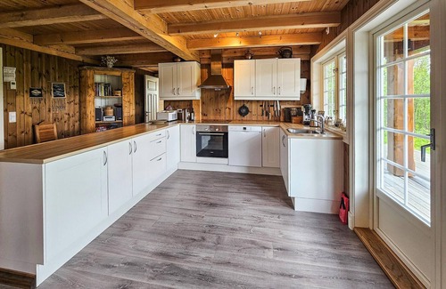 Hol House | 4 bedroom lovely home in Hovet