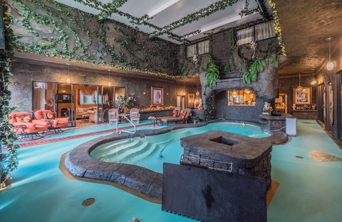 Homosassa House | 4 Bedroom Luxurious House w/ Heated Indoor Pool
