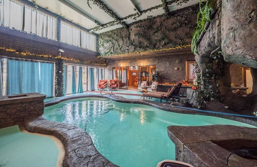 Homosassa House | 4 Bedroom Luxurious House w/ Heated Indoor Pool