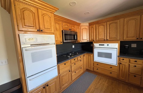 La Porte House | 4 Bedroom Midterm Rental in La Porte - MTM Premier