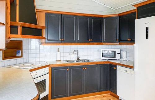Midsund House | 4 bedroom nice home in Midsund