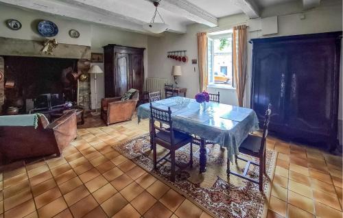 Tredion House | 4 Bedroom Nice Home In Trédion