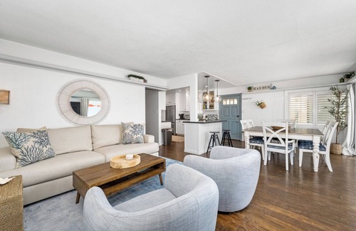 Santa Ana Heights House | 4 Bedroom Oceanfront Home w/Giant Patio