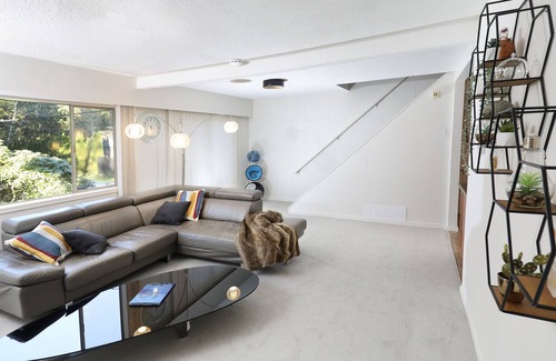 Maple Ridge House | 4 Bedroom on Acreage the heart of the city
