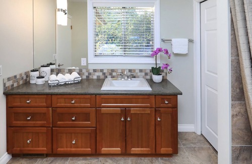 Maple Ridge House | 4 Bedroom on Acreage the heart of the city