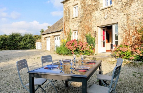 Saint-Lo-d'Ourville House | 4 bedroom pet friendly home in Portbail
