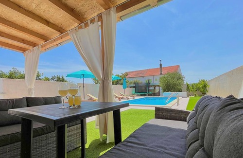 Posedarje House | 4 bedroom pet friendly home in Rupalj