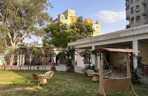 Bani Park Villa | 4 Bedroom Private Villa in city center.