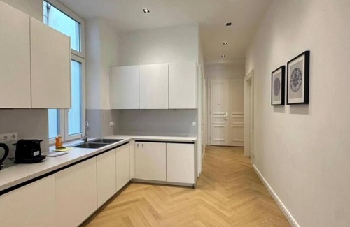 Leopoldstadt Apartment | 4-Bedroom Retreat for Groups in Central Vienna