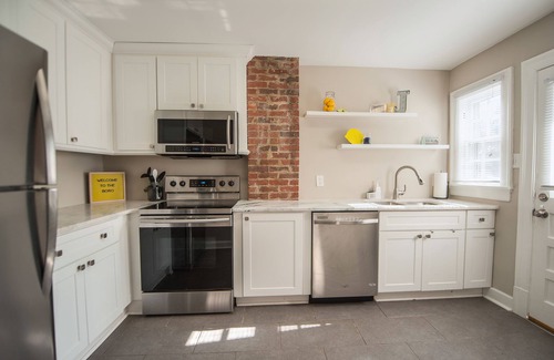 Murfreesboro House | 4 Bedroom-Sleeps 11-Only 5 Blocks to the Square and MTSU!