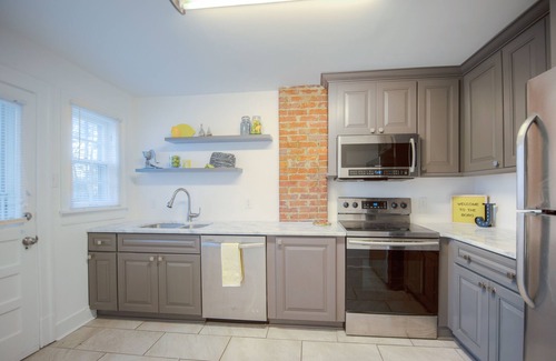Murfreesboro House | 4 Bedroom-Sleeps 11-Only 5 Blocks to the Square and MTSU!