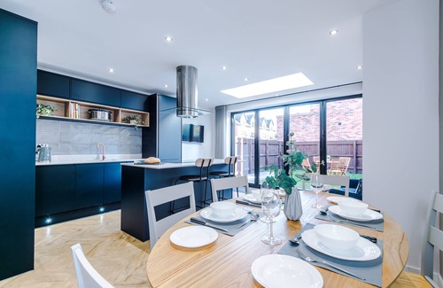 Walkden House | 4 Bedroom Townhouse (Monton)