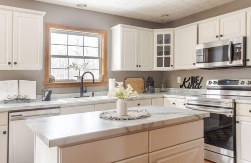 Barboursville House | 4-bedroom vacation home short drive to Huntington Mall, Marshall, & St. Mary’s
