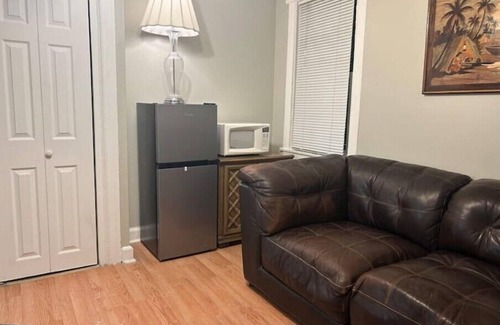Teaneck House | 4-bedroom vacation home just 20 mins to NYS times Square.