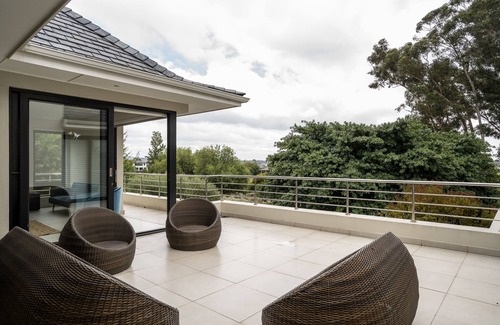 Cape Winelands Villa | 4 BEDROOM VILLA in a gated GOLFclub COMMUNITY WITH OUTDOOR POOL