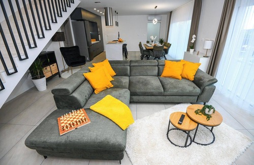 Tugare Villa | 4-bedroom villa in fabulous Tugare with WiFi, AC