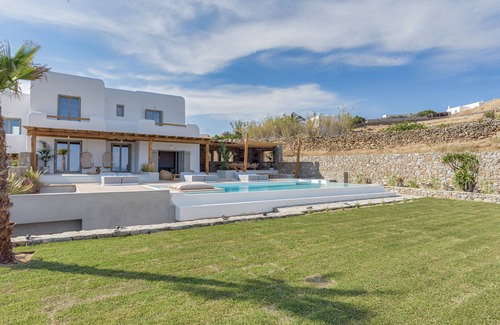 Xilokeratidi Villa | 4 Bedroom Villa in Kalafatis and just 800 m. away from the sea