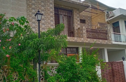 Mohangarh Villa | 4-bedroom villa in welcoming Lucknow with AC, WiFi. Enjoyable stay guaranteed