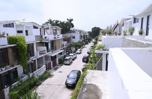 Mohangarh Villa | 4-bedroom villa in welcoming Lucknow with AC, WiFi. Enjoyable stay guaranteed