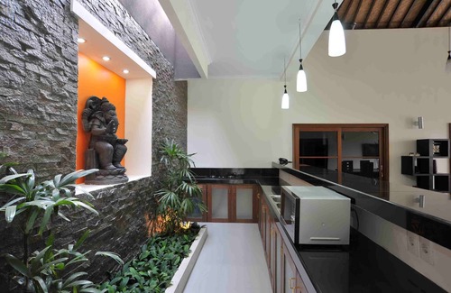 Umalas Villa | 4 Bedroom villa w/Breakfast, Seminyak