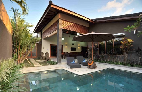 Umalas Villa | 4 Bedroom villa w/Breakfast, Seminyak