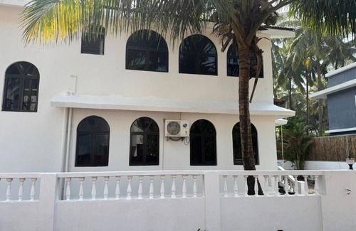 Candolim Villa | 4-bedroom villa with 4 bathrooms with many amenities and a 24/7 care taker.