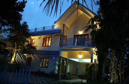 Anachal Villa | 4 Bedroom Villa with Balcony Mountain View