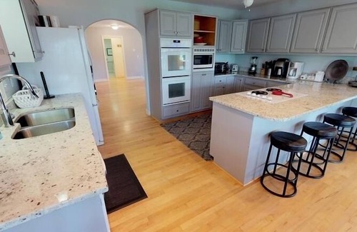 Huddleston House | 4 Bedrooms, 1 Flex Room, 2½ Bathrooms! Flat Lot & SANDY BEACH! Pet Friendly! Come Visit "Pearl's P
