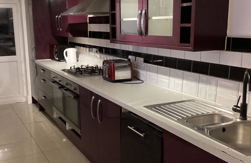 River House | 4 bedrooms, 2 bathrooms, 2 living rooms sleeps 10, Free Wi-Fi, Free parking