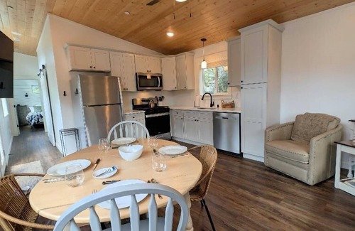 Florence House | 4 bedrooms, 2 baths, dog friendly Salt Water & Sea Glass Bungalows