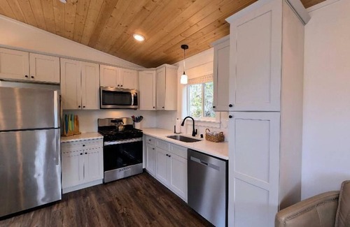 Florence House | 4 bedrooms, 2 baths, dog friendly Salt Water & Sea Glass Bungalows