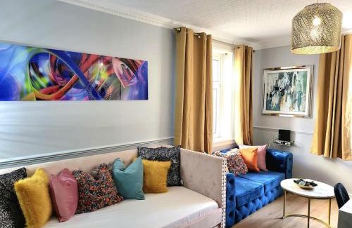 Drylaw Apartment | 4 Bedrooms Apartment By Sensational Stay Short Lets & Serviced Accommodation