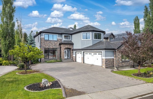 Southwest Calgary House | 4 BEDROOMS/COLD KITCHEN/FULL WALK OUT ACCESS TO FISH-CREEK PARK/SLEEPS 14 PEOPLE