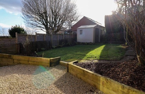 Sheffield House | 4 Bedrooms, FREE Parking, Families, Contractors