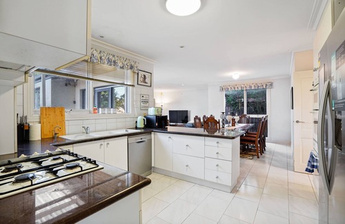 Balwyn North House | 4 Bedrooms House in Balwyn Centre