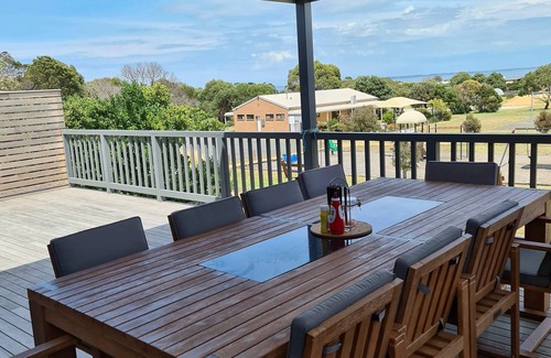 Coronet Bay House | 4 bedrooms, large deck, park views