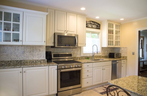 Flushing House | 4 Beds, 4 bathrooms! 1 block to town shops, bars, bowling, canoeing, and parks!