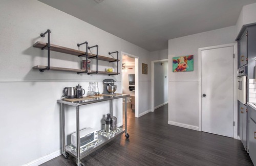 Austin House | 4 beds, Large Yard fenced, Pets welcome. Minutes to coffee shops, music and more