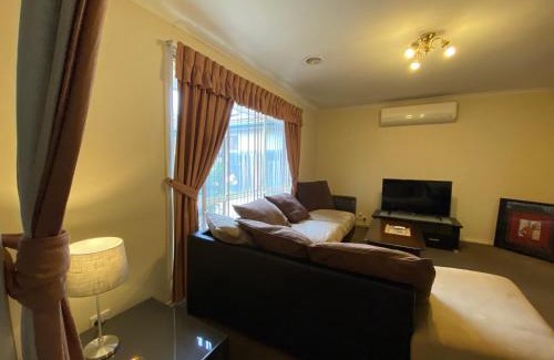 Reservoir House | 4 Beds-Whole House-U2-9 Dennis Street-Reservoir