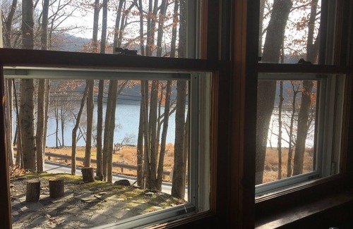 Greentown House | 4 BR, 2 BA,WIFI,FIREPIT, FIREPLACE, GAS GRILL, SMART TV,BOAT SLIP,POOL, SLPS 9.
