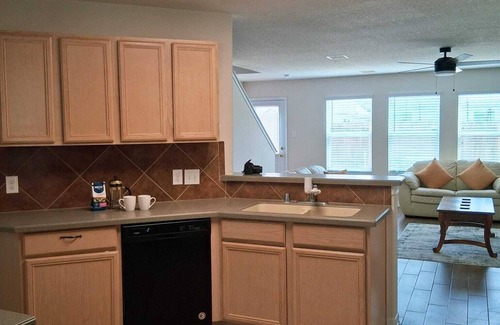 College Park House | 4 BR Family Home by Medical Center & Woodlands