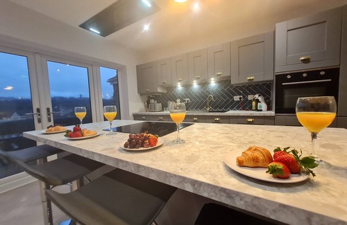 Dowlais House | 4 BR Luxury. Bike Park Wales Brecon Beacons