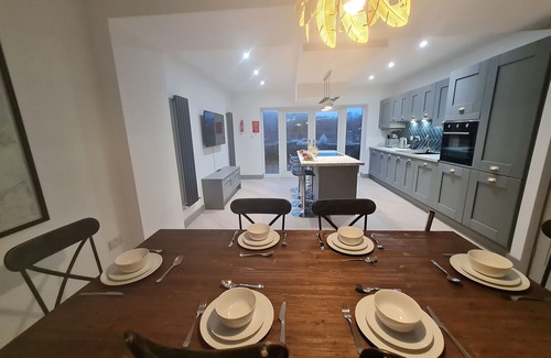 Dowlais House | 4 BR Luxury. Bike Park Wales Brecon Beacons
