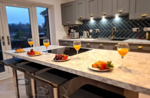 Dowlais House | 4 BR Luxury. Bike Park Wales Brecon Beacons